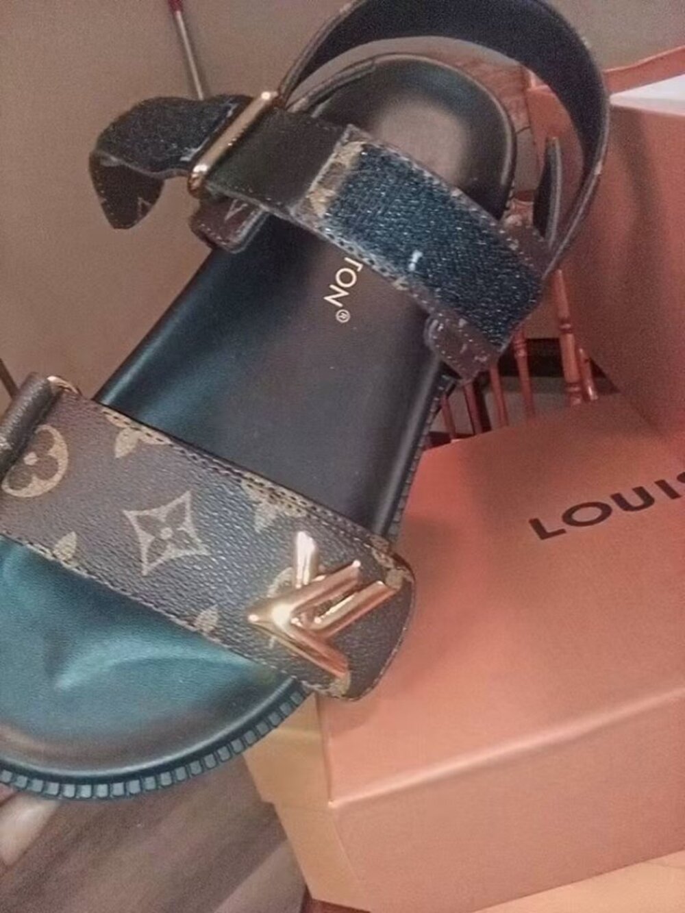 Lv Sandals - Picture 5 of 5